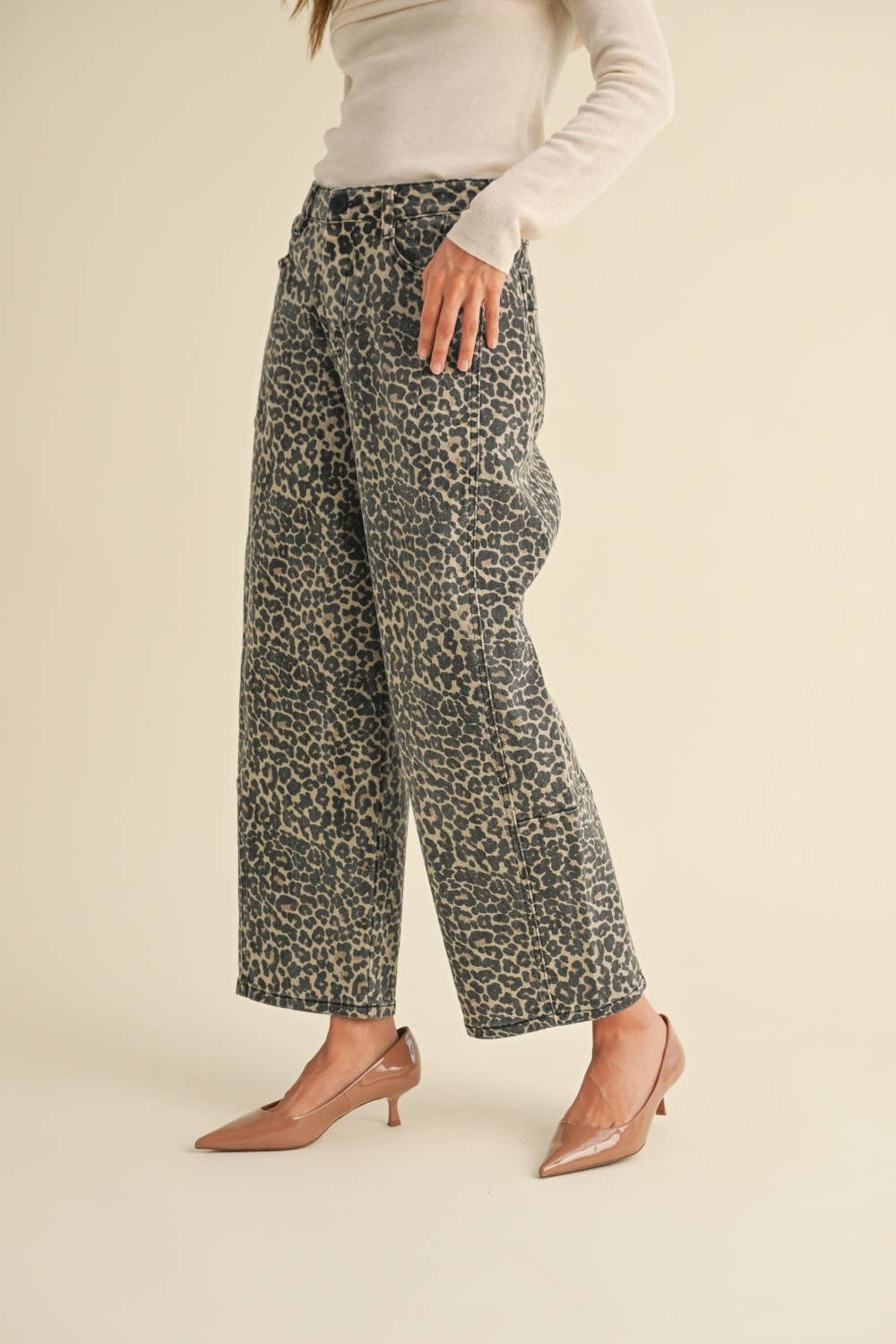 Meredith📚LEOPARD PRINT BARREL PANTS