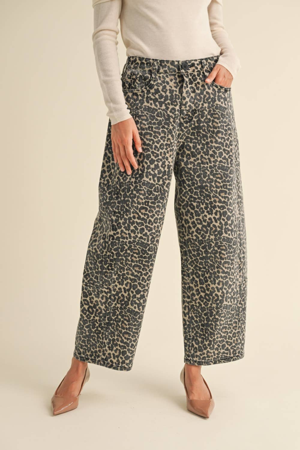 Meredith📚LEOPARD PRINT BARREL PANTS