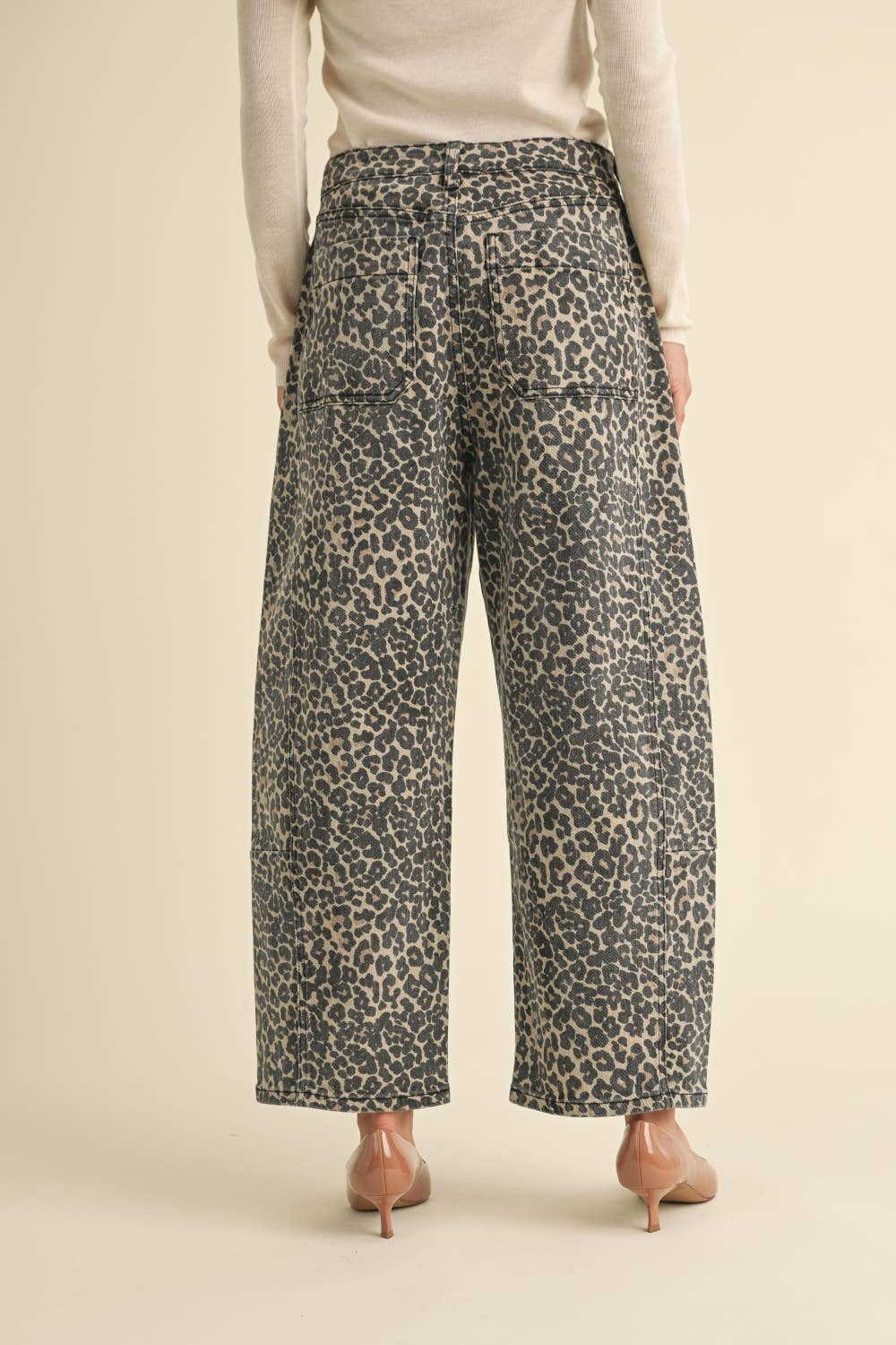 Meredith📚LEOPARD PRINT BARREL PANTS